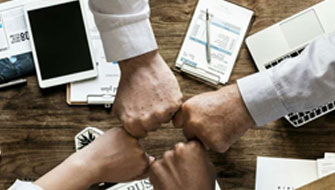 蘭州立正企業(yè)管理咨詢(xún)有限公司創(chuàng)辦于2007年，定位于提供各類(lèi)企業(yè)所需的咨詢(xún)和培訓(xùn)服務(wù)。

給予客戶(hù)高質(zhì)量的服務(wù)于高價(jià)值的回報(bào)，將自身打造成為“鷹的個(gè)人，雁的團(tuán)隊(duì)”的專(zhuān)業(yè)培訓(xùn)機(jī)構(gòu)。

公司基于對(duì)本土企業(yè)的深刻理解，以服務(wù)企業(yè)為宗旨，以專(zhuān)注、專(zhuān)業(yè)為向?qū)В蚱髽I(yè)提供具有針對(duì)性的培訓(xùn)。