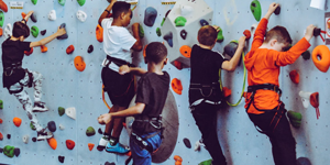 成立于2007年，基于對(duì)國(guó)有企業(yè)的深刻理解，以服務(wù)企業(yè)為宗旨，以專(zhuān)注、專(zhuān)業(yè)為導(dǎo)向，向企業(yè)提供具有針對(duì)性的咨詢(xún)與培訓(xùn)服務(wù)。給予客戶(hù)高質(zhì)量的服務(wù)與高價(jià)值的回報(bào)，將自身打造成為“鷹的個(gè)人，雁的團(tuán)隊(duì)”的專(zhuān)業(yè)培訓(xùn)機(jī)構(gòu)。我們追求實(shí)效、專(zhuān)業(yè)的培訓(xùn)效果，熱情、細(xì)致的服務(wù)質(zhì)量，這是蘭州立正承諾的起點(diǎn)。