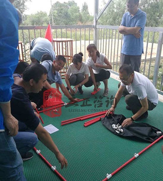 培訓(xùn)快訊培訓(xùn)時(shí)間：6月29日培訓(xùn)地點(diǎn):隴鑫山莊培訓(xùn)單位:甘肅某管理局培訓(xùn)課程:??七一主題黨建活動(dòng)培訓(xùn)人數(shù)：24人