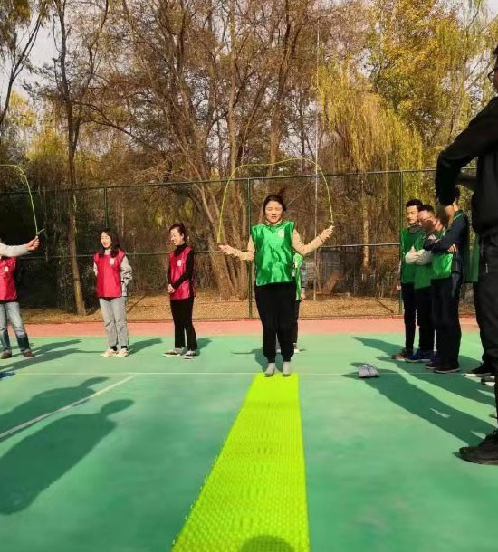 培訓(xùn)快訊培訓(xùn)時間：11月16日培訓(xùn)地點:徐家山培訓(xùn)單位:中國電信**公司培訓(xùn)課程:團(tuán)建拓展