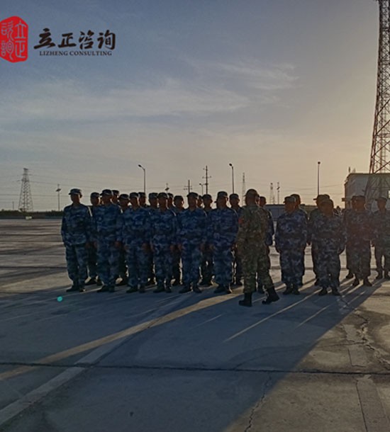 培訓(xùn)快訊培訓(xùn)時間：5月23日-5月29日5月31日-6月6日6月14日-6月20日6月24日-7月3日培訓(xùn)地點：察爾汗鹽湖培訓(xùn)單位：青海鹽湖集團(tuán)化工公司培訓(xùn)課程:軍事化管理+拓展培訓(xùn)培訓(xùn)主題：“班長管