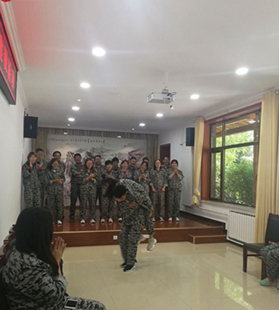 培訓(xùn)快訊培訓(xùn)時間：6月28－29日培訓(xùn)地點：城建培訓(xùn)中心培訓(xùn)單位：中科院**中心培訓(xùn)課程：拓展培訓(xùn)人數(shù)：22人