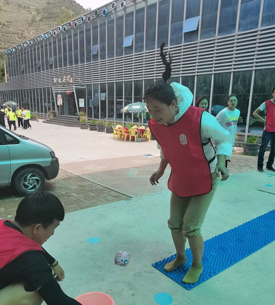 培訓(xùn)快訊培訓(xùn)時間：7月31日培訓(xùn)地點:城建培訓(xùn)中心培訓(xùn)單位:蘭州某某集團新入職培訓(xùn)課程:拓展