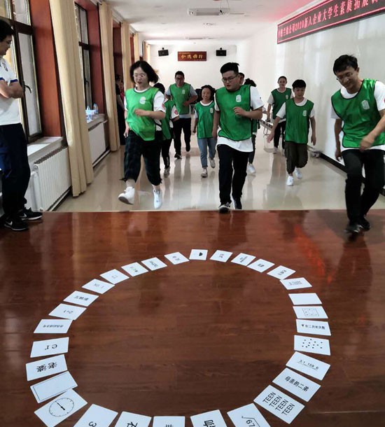 培訓(xùn)時間：8月1日培訓(xùn)地點：興隆山莊培訓(xùn)對象：新入職員工培訓(xùn)人數(shù)：26人